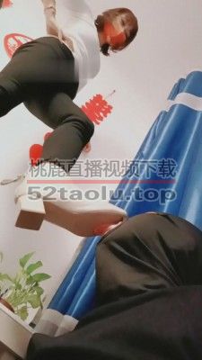 【bibi团】酸臭丝袜脚是狗狗的最爱 bf9891