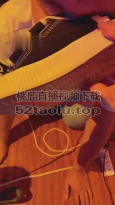 【不知名美女】强制贱狗闻臭脚臭鞋 bf12052