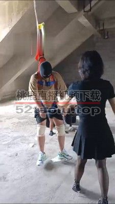 【朱砂痣】精彩-户外工地群调惩罚农民工 bf13851