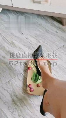 【小魔女】沉浸式踩踏口水喂食 bf18115