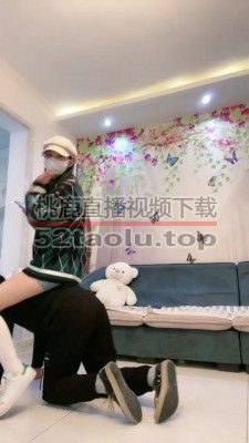 【罗宾】足球女神奖励贱狗舔鞋闻袜圣水 bf22050