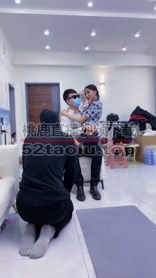 【麋鹿银儿】首次情侣主绿帽场-喂口水/全体重踩 bf25883