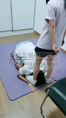 【暖暖】小白鞋白袜/黑丝高跟/踩踏遛狗/转胯爬行 bf31124