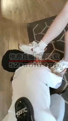 【爱可呀】双S-带素人朋友玩狗-强迫舔脏鞋白袜裸足/骑狗背 bf31877