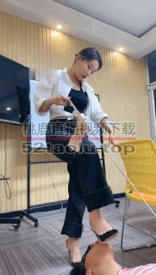 【潘妮女王】开发办公室新痰盂-高跟插嘴/钻胯坐垫【完整版】 bf31964