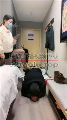 【小雅老师】黑丝高跟踩踏脚底喂食-喝圣水【完整版】JS23110640