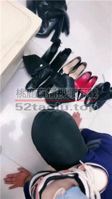 【蜜糖情侣】物化圈养奴做擦鞋器 JS231123-4