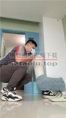 【朱砂痣】快递员偷闻臭鞋发现被暴揍 bf38128