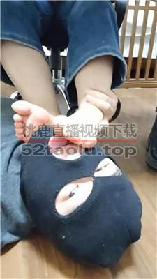 【樱樱】桌底视角-素人高中女生脚踩老师【二】 JS240316-3