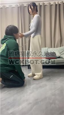 【素人挖掘机】可爱学生妹-骑马转胯/抽耳光/sp/踩踏/舔脏鞋白袜 bf39919