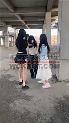 【精神小妹】户外工地-三素人户外霸凌女同学 bf40405