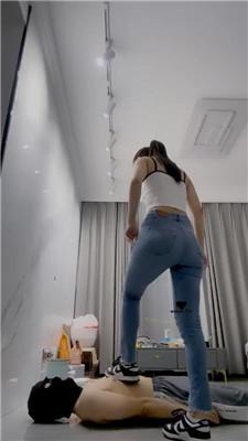 【漫漫大人】健身女神-AJ棉袜全体重踩踏/狂吸白棉袜 bf42844