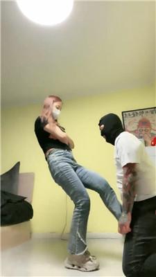 【语阳】运动鞋重度连环踢裆/白袜脚蹂躏 bf42940