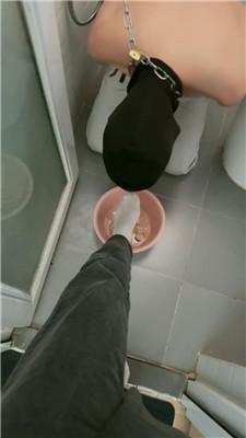 【婉欣】囚禁狗奴在厕所/喂食【双视角版】 JS240720-47