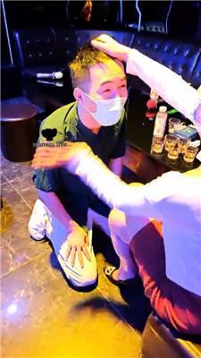 【桃桃樱】KTV处刑-抽耳光/滴蜡/骑狗脖踩狗爪【双视角版】 bf43030