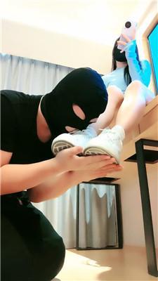 【妮蔻】小白鞋踩踏舔鞋底/白袜脚深喉插嘴闻吸/腿绞 bf43527