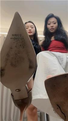 【月亮姐姐】双s调教-钻胯深喉踩踏臀部窒息灯 JS240823-4