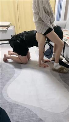 【司黎里】白袜美腿玩虐下贱闺蜜犬 bf44438