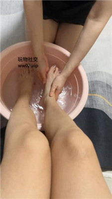 【司黎里】母畜下跪伺候沐足 JS240911-18