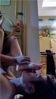 【浅尝】裸足狂舔/插嘴/踩踏 bf44545