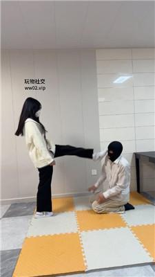 【精神小妹】素人学生主-小白鞋重度踢踹跳踩 bf44574