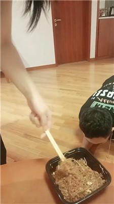 【王妃】高跟脚下喂食圈养犬 bf44717