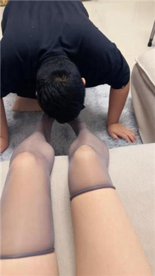 【埋埋汰汰】性感丝袜美腿踩 JS240926-6