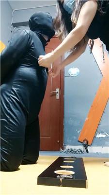 【东营天香百合】枷锁囚禁/胶带封嘴/夹手指酷刑 JS241001-2