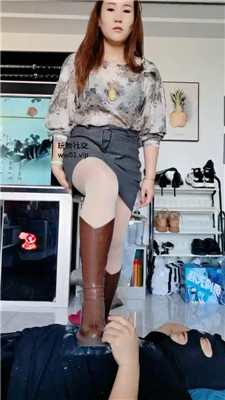 【李老师】脏长靴肉丝全体重踩踏 bf45886