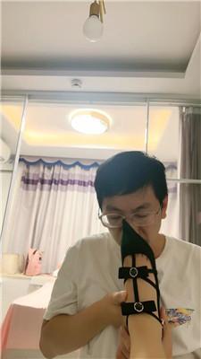 【栀子女王】舔闻脏鞋玉足 JS241018-11