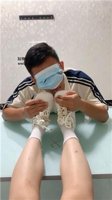 【香芋朱朱】奖励家务奴舔多双脏鞋 JS241020-6