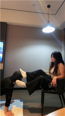 【子熙大人】抽耳光/舔脏小白鞋/吃姨妈巾/清理脏鞋底 JS241029-13