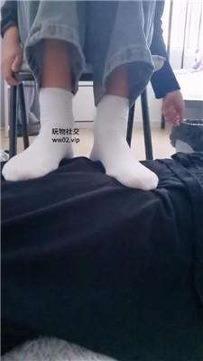 【上海汤圆】近距离白袜脚踩虐 JS241104-6
