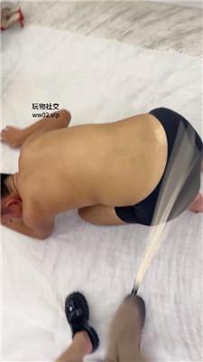 【萝莉糖糖】藤条抽打/骑马/跪舔高跟踩踏/坐脸窒息【双视角】JS241104-32