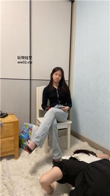 【小凤梨】内裤套头玩虐贱母畜 bf46856