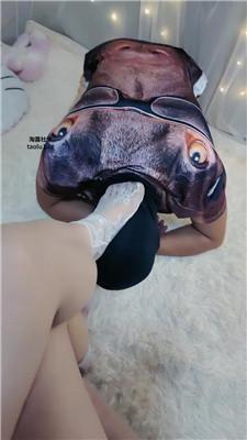 【柠檬】贱狗就喜欢吸吮白嫩的脚指头 JS241112-50