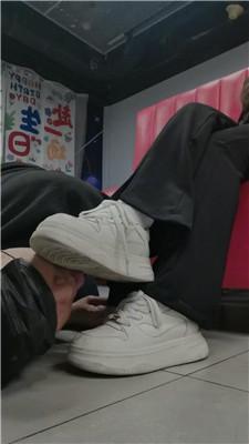 【文文文】近距离-素人S-踩踏/清理脏鞋底 bf47343