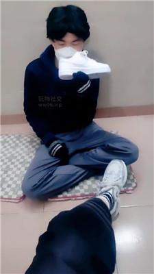 【奇了怪了】胯下羞辱-下跪闻小白鞋棉袜 JS241201-15