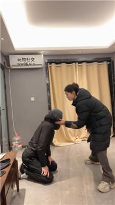 【伊未】脏运动鞋白袜踩虐脚垫贱奴 bf48740