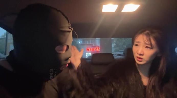 【素人挖掘机】开发路人小姐姐-运动鞋白棉袜玩虐 bf49401