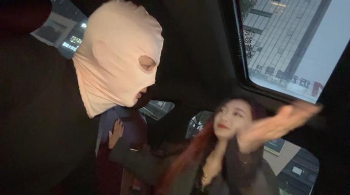 【狗哥】车内素人S长靴黑丝强迫虐我 JS250122-30