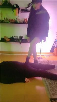 【魔鬼天使】肉丝脚狂舔/坐脸腿绞窒息 bf49682