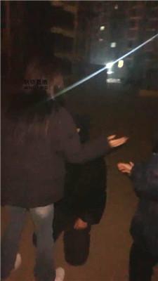 【泡泡】户外3S-小白鞋全体重踩踏 bf50909