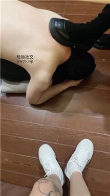 【小凤梨】纹身精神小妹的脚就是臭 JS250319-14