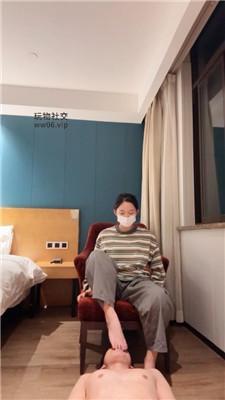 【米欧】玉足蹂躏跳踩贱奴才 JS250319-24