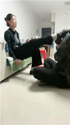 【锅盖导演】拖鞋踩踏-抽耳光重度虐 bf52396