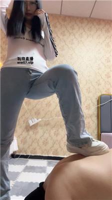 【林清雅】袜子塞嘴-小白鞋御姐踩踏 bf52962