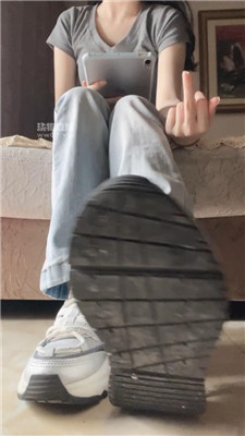 【婉婉】进来被主人踩    250619-27