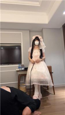 【六六】可爱cos女神的脚下奴 JS250626-1