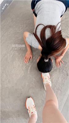 【小妮】楼道玩母狗强制闻舔鞋 bf55787